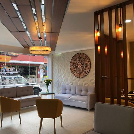 Hotel Makroz Latacunga Buitenkant foto